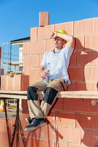 Trop chaud pour travailler ? Que dit le Code du Travail en cas de canicule ?