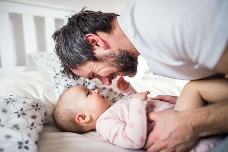 Le congé paternité : une source d’inégalité entre les hommes et les femmes ?