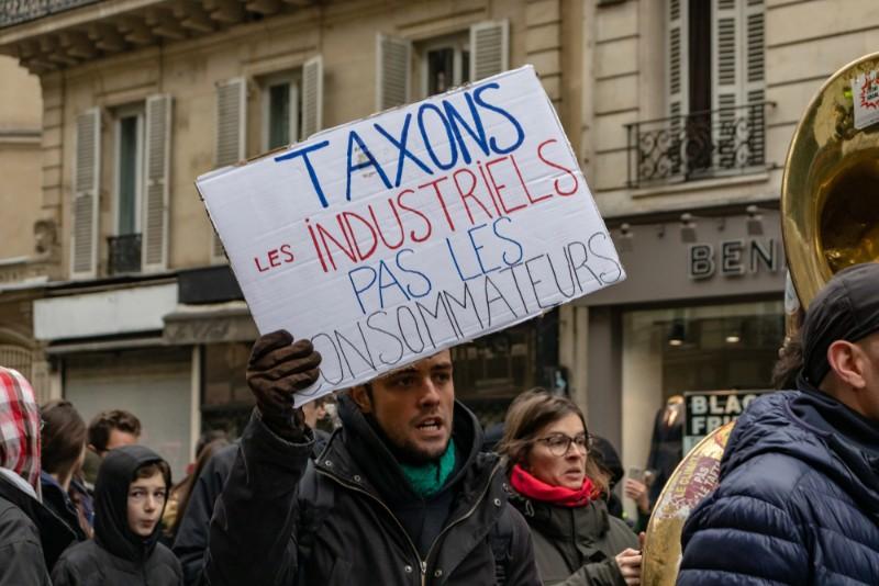 Mouvement des gilets jaunes : quel impact sur l'économie et l'emploi ? 