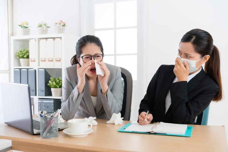 Venir malade au travail :  les salariés français adeptes du surprésentéisme !