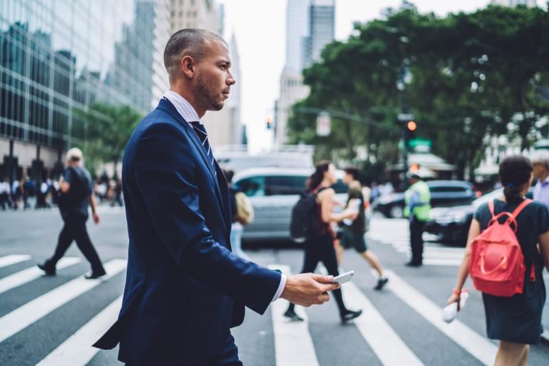 Trouver un boulot en traversant la rue ? Réalité ou fantasme ?